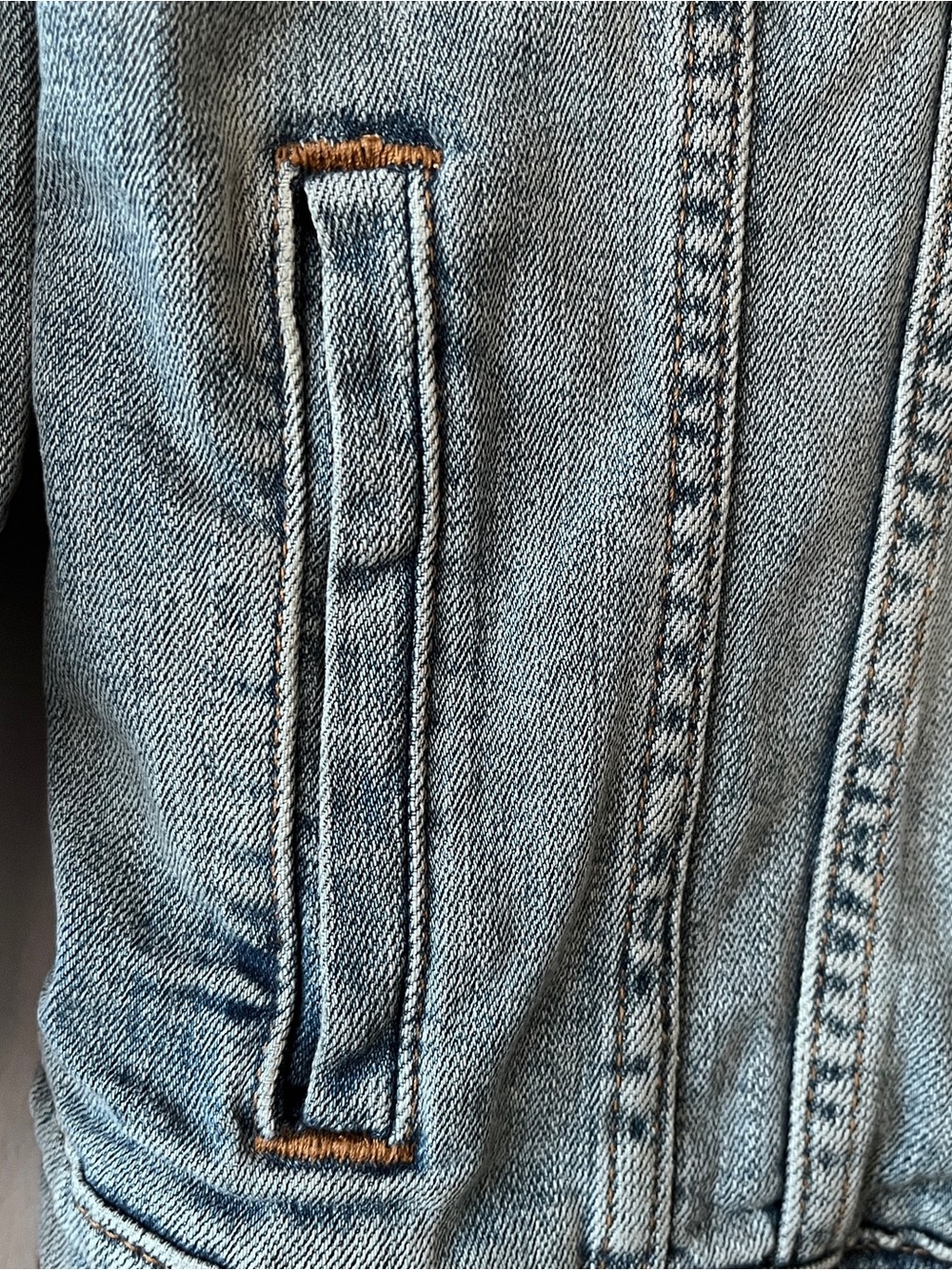 Y2K Levi's Women's Light Blue Washed Denim Jacket Size S - Picture 6 of 14